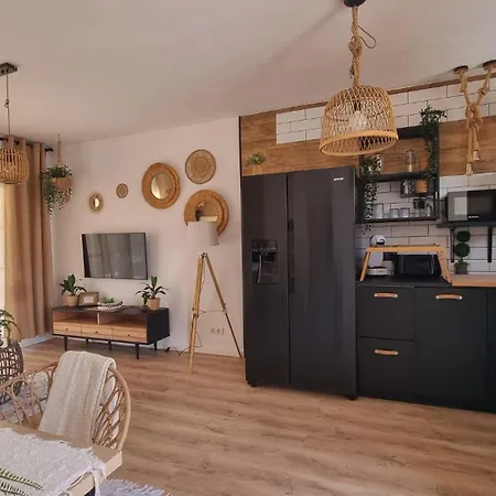 Yuccapark Stephanie *